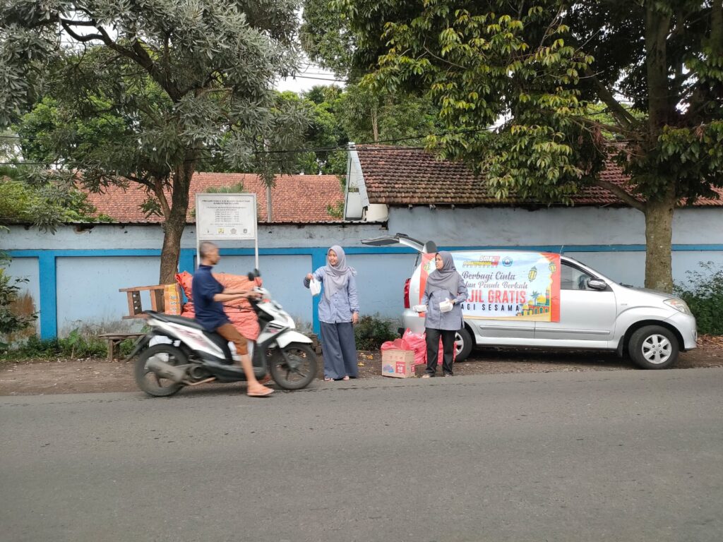 SMK Mugas Bagi Takjil-Sosialisasi PPDB 1