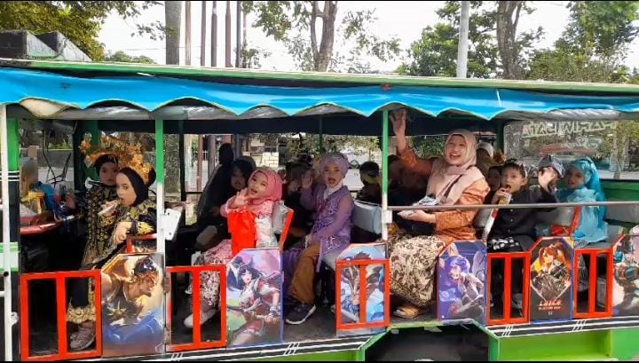 Peringati Hardiknas-Hari Kartini, Siswa ABA 13 Malang Tampilkan Ragam Budaya   1