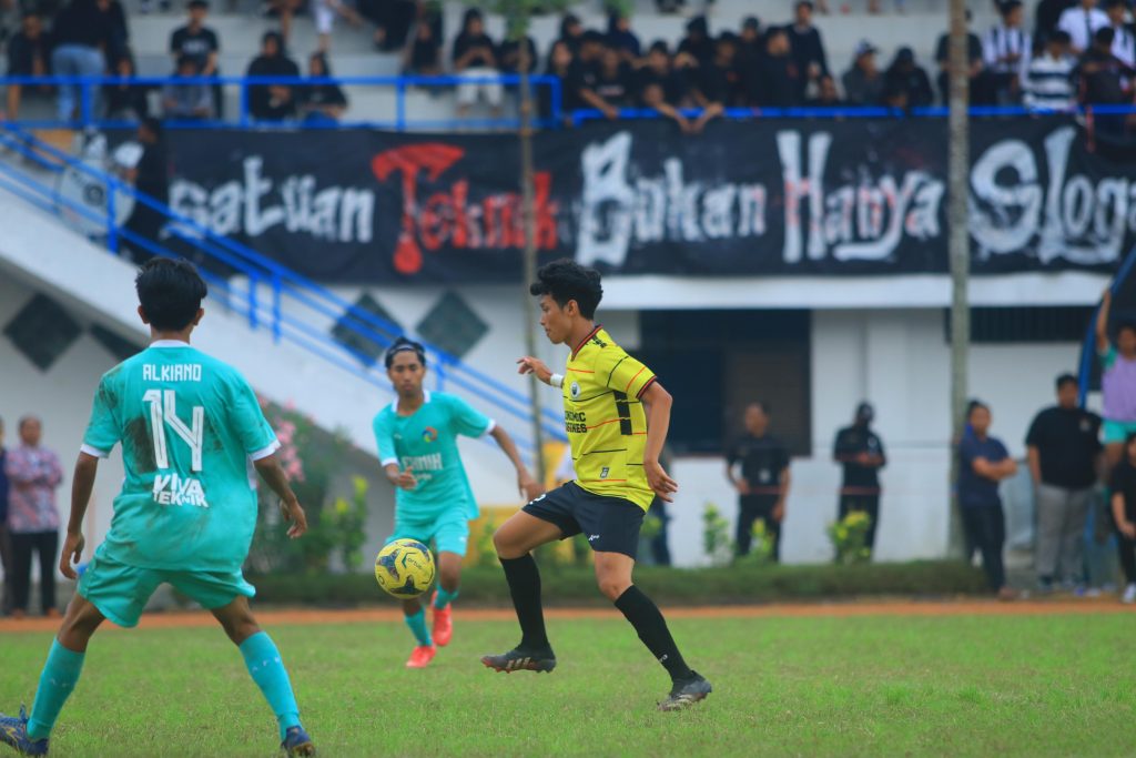 Rizhar, Arek Ekonomi Pembangunan UMM-Atlit Bola Prestasi Regional 2