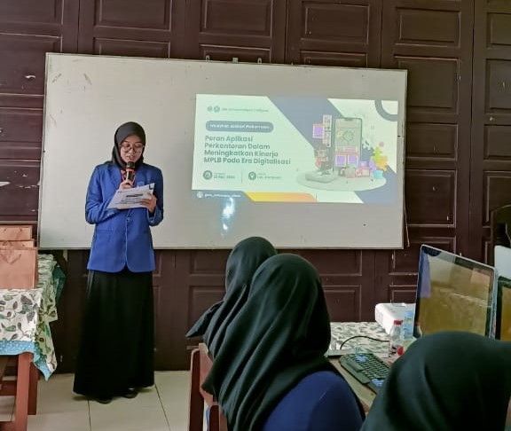 Mahasiswa AM Workshop Aplikasi Perkantoran Siswa SMK Mugas 2