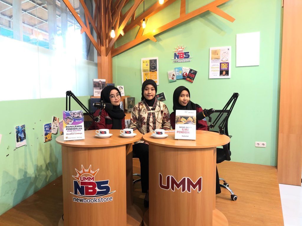 Berani Beropini: Seni Berbicara dengan Percaya Diri Membangun Generasi Bernalar Kritis Melalui Podcast One Week Three Analytics 1