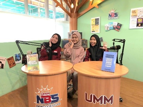 Berani Beropini: Seni Berbicara dengan Percaya Diri Membangun Generasi Bernalar Kritis Melalui Podcast One Week Three Analytics 3