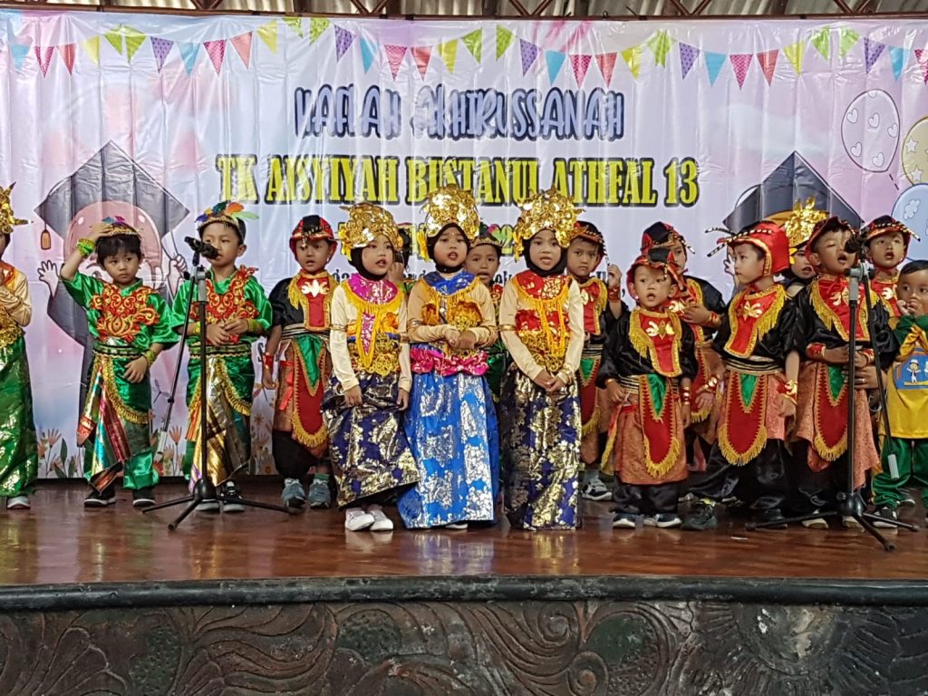 Haflah Akhirussanah TK ABA 13 Malang, Unjuk Talenta Siswa Tematik Bhinneka Tunggal Ika 3