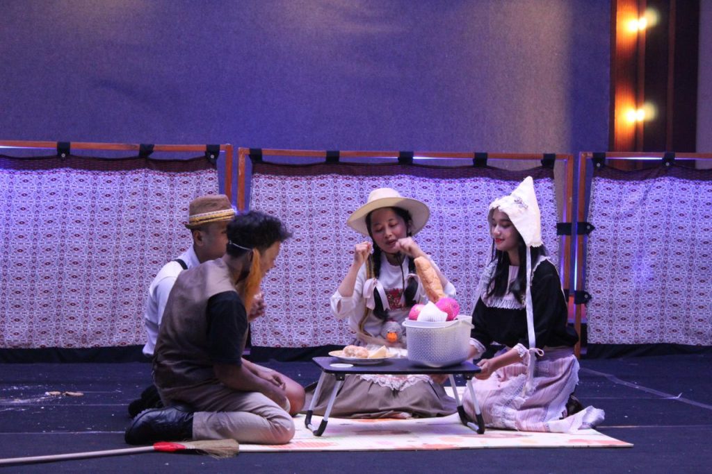Teater Harmonia Saskara UMM, Pentas Dunia Magis-Penuh Pelajaran Hidup 2 Teater Harmonia Saskara UMM, Pentas Dunia Magis-Penuh Pelajaran Hidup 2