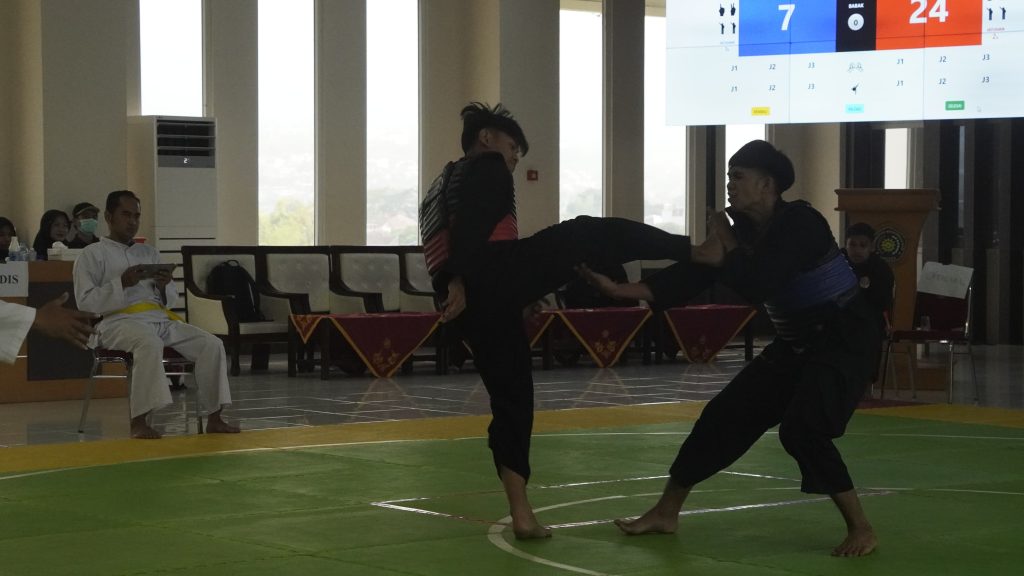 Sayyaf Arek Tapak Suci Ekos UMM Juara Satu Silat Rector Cup 2