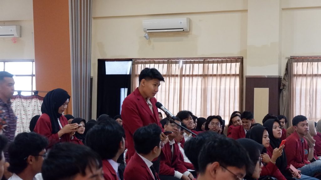 Kuliah Tamu EP UMM Topik Kebanksentralan Bahas Bauran Kebijakan Digital-Pembangunan Inklusif  3