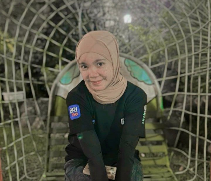 Lulus Kuliah Ekonomi Pembangunan UMM, Eka Sukses Karir Perbankan   2