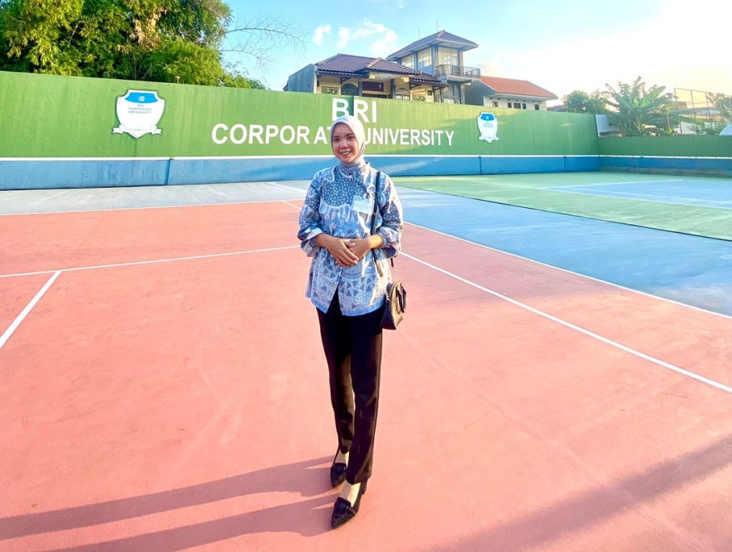 Lulus Kuliah Ekonomi Pembangunan UMM, Eka Sukses Karir Perbankan   1