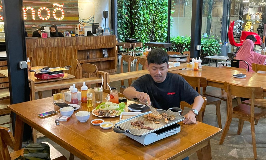 Yerri Influencer Viral Jebolan Ekonomi Pembangunan UMM 1