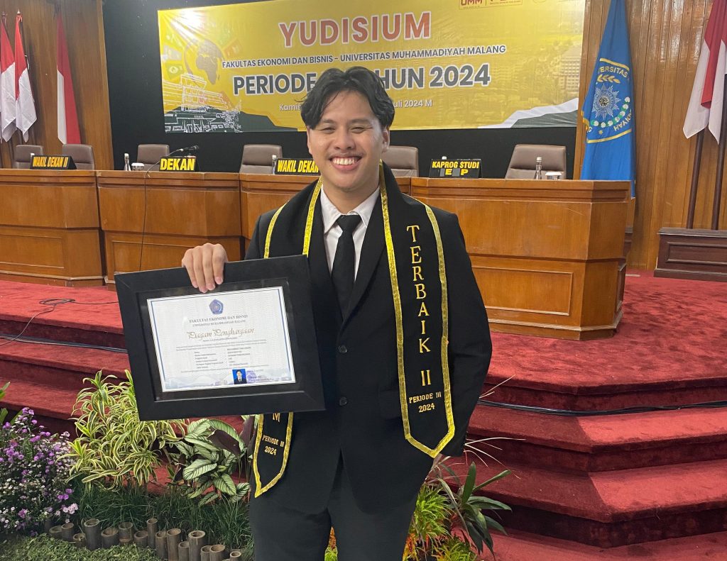 Berderet Prestasi, Ashari Arek Prodi Ekonomi Pembangunan Terbaik se FEB UMM   1