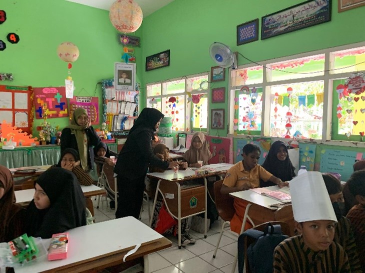 Kolaborasi Tim PMM UMM-PMM Mitra Dosen, Upaya Meningkatkan Konsumsi Susu di SDN Merjosari 5 Kota Malang 4