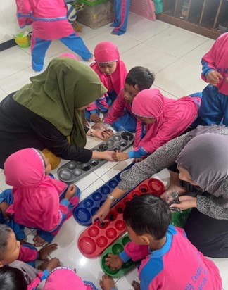 PMM 74 UMM Sosialisasi Permainan Tradisional Pada Siswa TK Sunan Giri 2 Merjosari 1 PMM 74 UMM Sosialisasi Permainan Tradisional Pada Siswa TK Sunan Giri 2 Merjosari 1