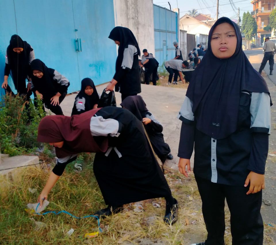 Siswa Smamuda Sumberpucung Baksos Bersih Lingkungan Sekitar Sekolah 1 Siswa Smamuda Sumberpucung Baksos Bersih Lingkungan Sekitar Sekolah 1