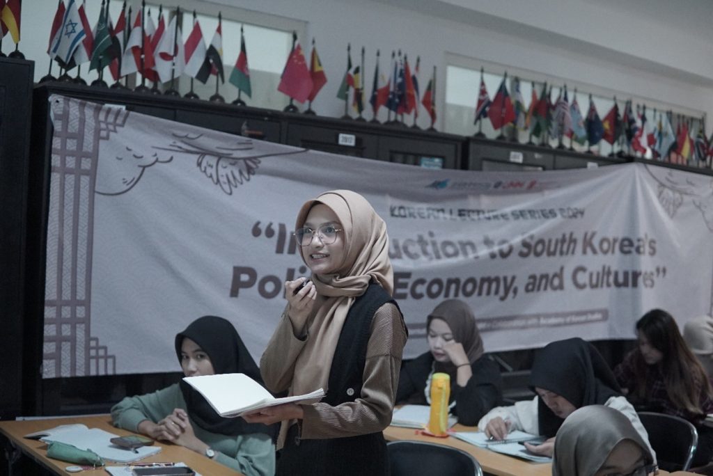 Digitalisasi, Antropolog University of Auckland Jabarkan Aktivisme Fandom K-Pop Pada Mahasiswa Prodi HI UMM 3