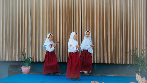 SDN Asrikaton 3 Pentas Seni Jadi Bukti PMM 57 UMM Sukses Proker Public Speaking 1