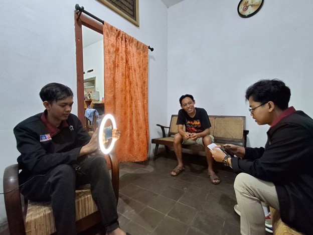 Tim PMM 62 UMM Latih UMKM Digital Marketing Sekaligus Website UMKM RW 02 Bareng 1