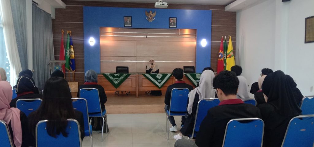 Belasan Mahasiswa UMM Pengabdian Masyarakat di SMK Mugas 1