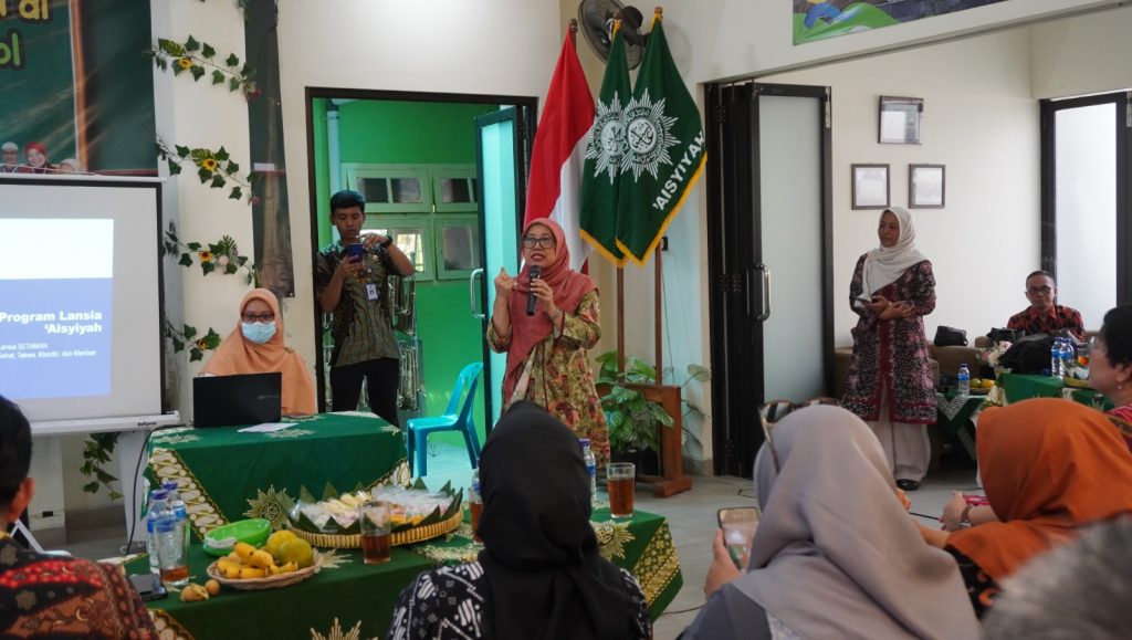 Bappenas-Kedubes Australia Kunjungi Day Care Lansia ’Aisyiyah 1