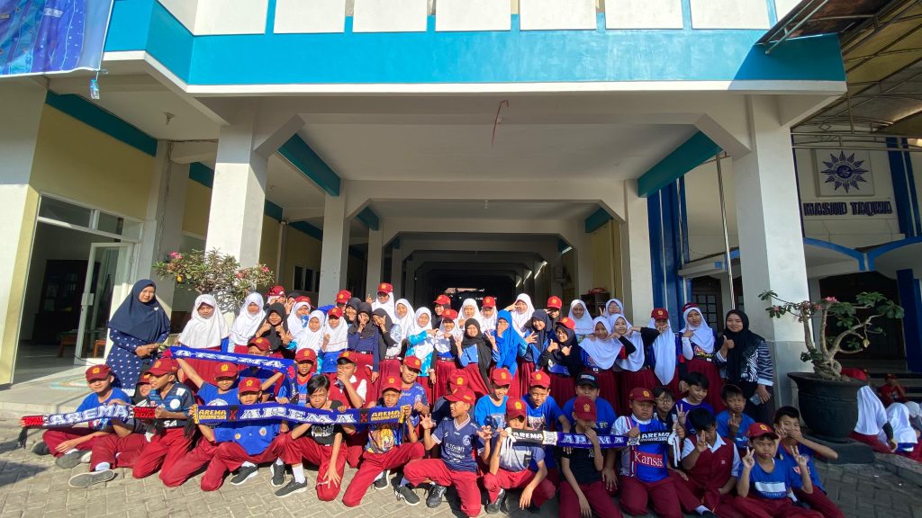Arema Day Tiga AUM Pendidikan Sumberpucung Kompak Dresscode Singo Edan 2