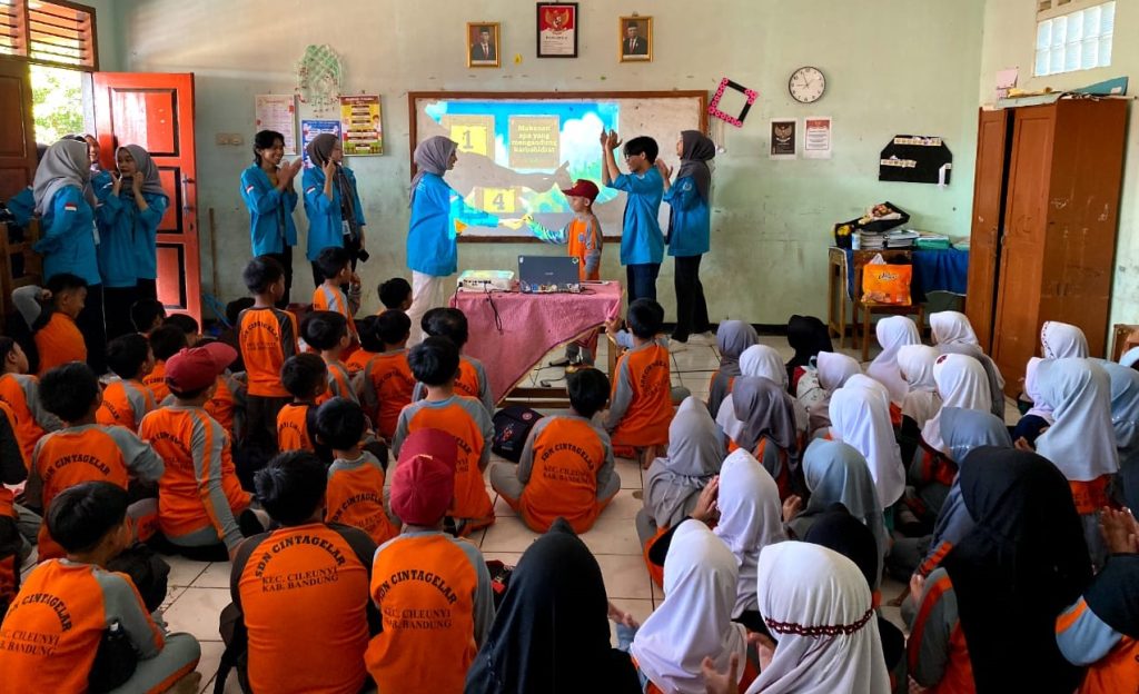 Bakti Desa, Mahasiswa Prodi Farmasi UM Bandung Program Kesehatan-Pendidikan Masyarakat 1