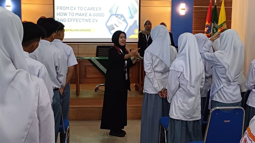 Siswa SMK Mugas Buat Curriculum Vitae Bersama PMM Tematik UMM   1