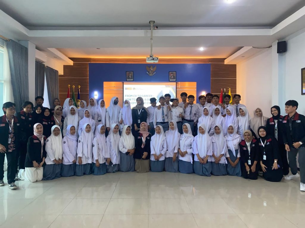 Siswa SMK Mugas Buat Curriculum Vitae Bersama PMM Tematik UMM   2