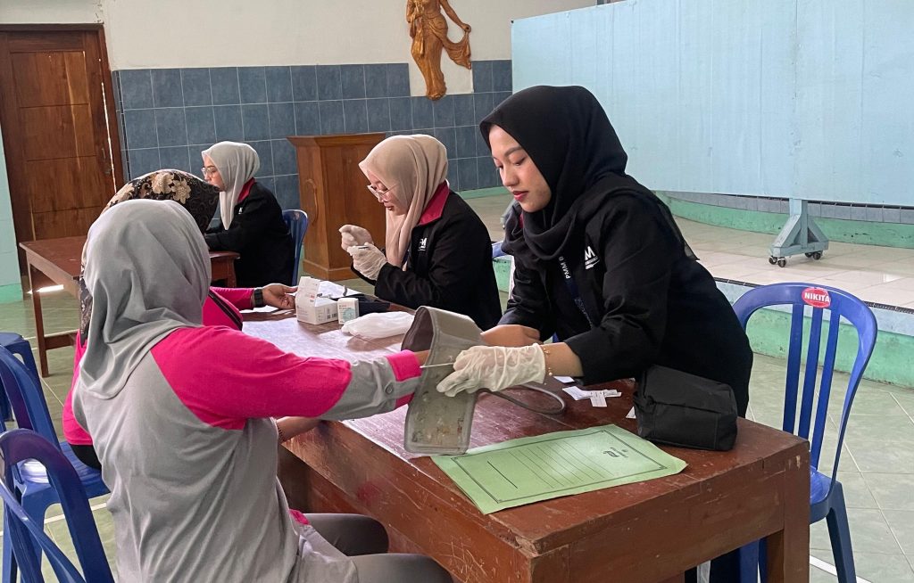 PMM 29 UMM Sosialisasi Cegah Diabetes-Cek Gula Darah Gratis Warga Tegalombo Pacitan 3