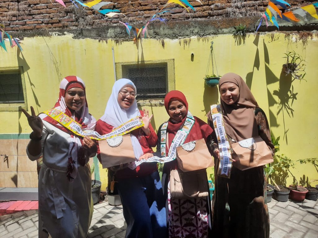 Siswa-Wali Murid TK ABA 13 Malang Semarak Lomba HUT RI 79 2