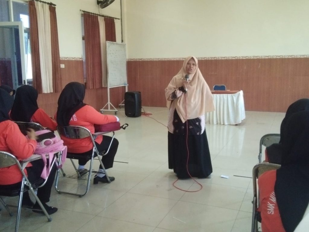 Kajian Keputrian SMK Mutu Gondanglegi Up To Date, Bahas Aurat Hingga Filosofi   2