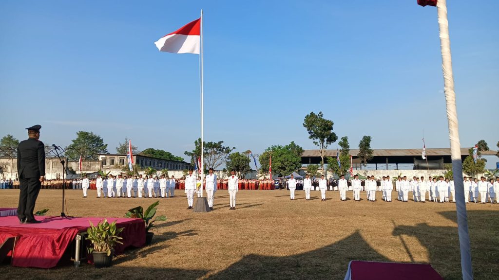 HUT RI 79, Enam Siswa Smamuda Sumberpucung Petugas Paskibraka 2