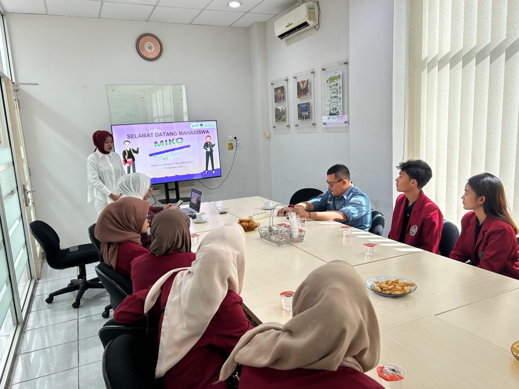 Dua Belas Mahasiswa EP UMM Kelas Profesional Perbankan-Fintech Syariah Magang MIKO 1 Dua Belas Mahasiswa EP UMM Kelas Profesional Perbankan-Fintech Syariah Magang MIKO 1