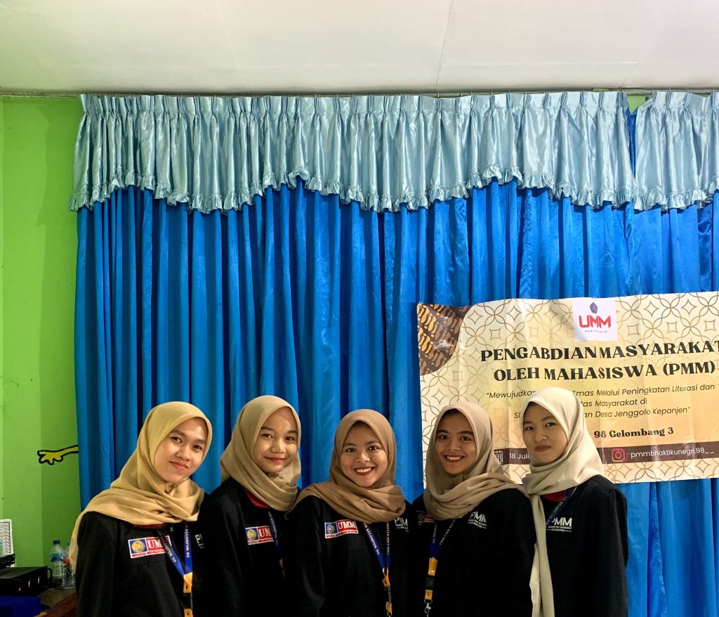 PMM 98 UMM Latih Ibu-Ibu Desa Jenggolo Kepanjen Karya Batik Tulis 2