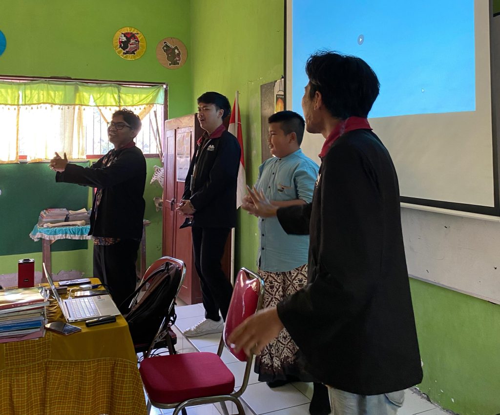 PMM 99 UMM Terapkan Metode Analisis Kartun, Edukasi Siswa SDN 1 Wonodadi 1