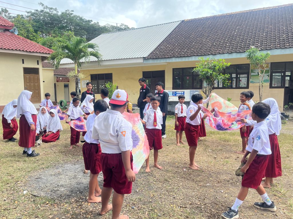 PMM 20 UMM Terapkan Kreativitas Siswa SDN 3 Sumbermulyo, Banyuwangi, Berbasis P5 1