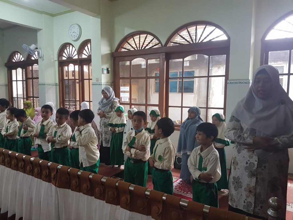 Siswa ABA 13 Malang Siswa Unggul Jasmani-Spiritual Religi 1 Siswa ABA 13 Malang Siswa Unggul Jasmani-Spiritual Religi 1