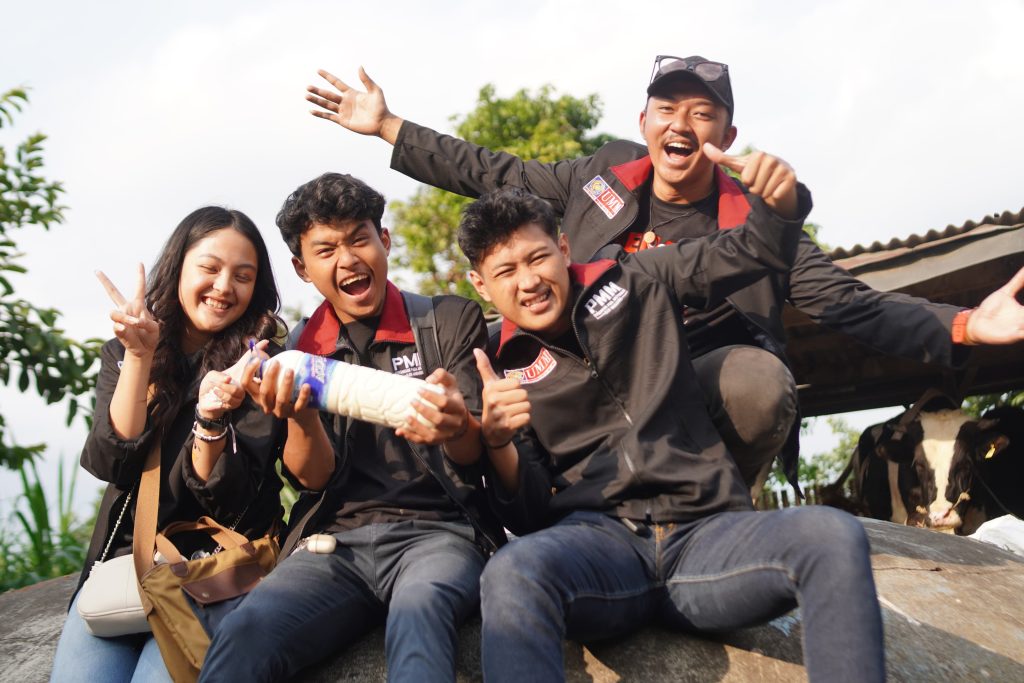 Orientasi Laba, PMM 107 UMM Sosialisasi Teknik Marketing Modern Hasil Peternakan Sapi Kota Batu 2