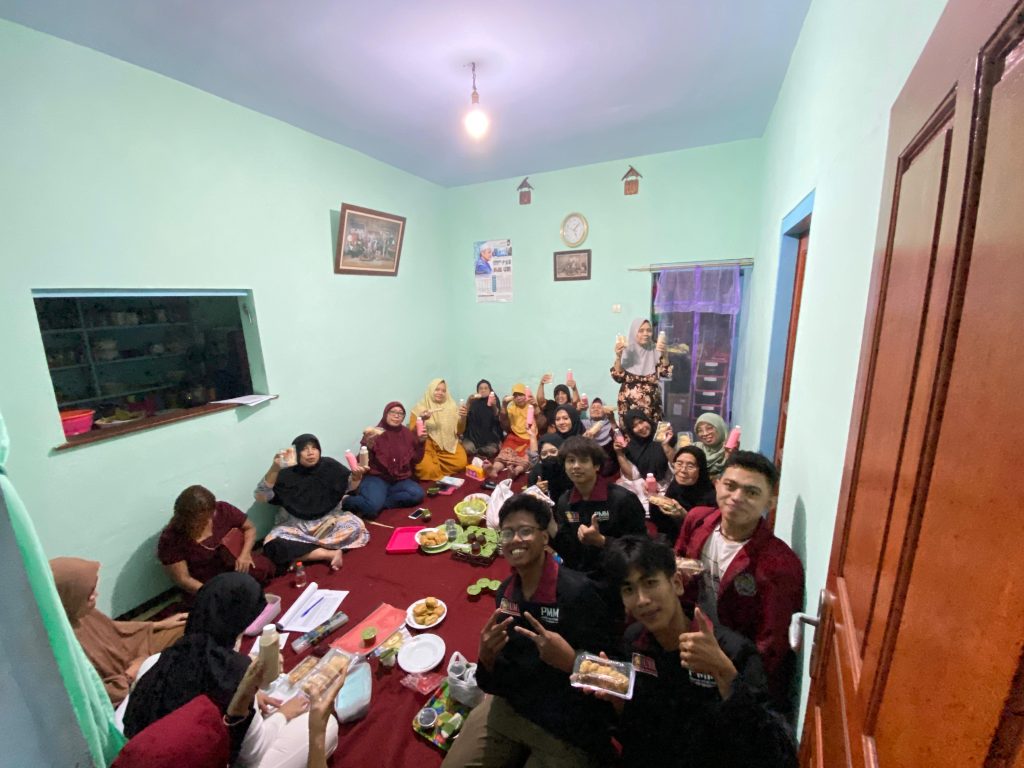 Mahasiswa UMM Sosialisasi Pengolahan Susu-Nugget Ayam di Kelurahan Ketawanggede 3