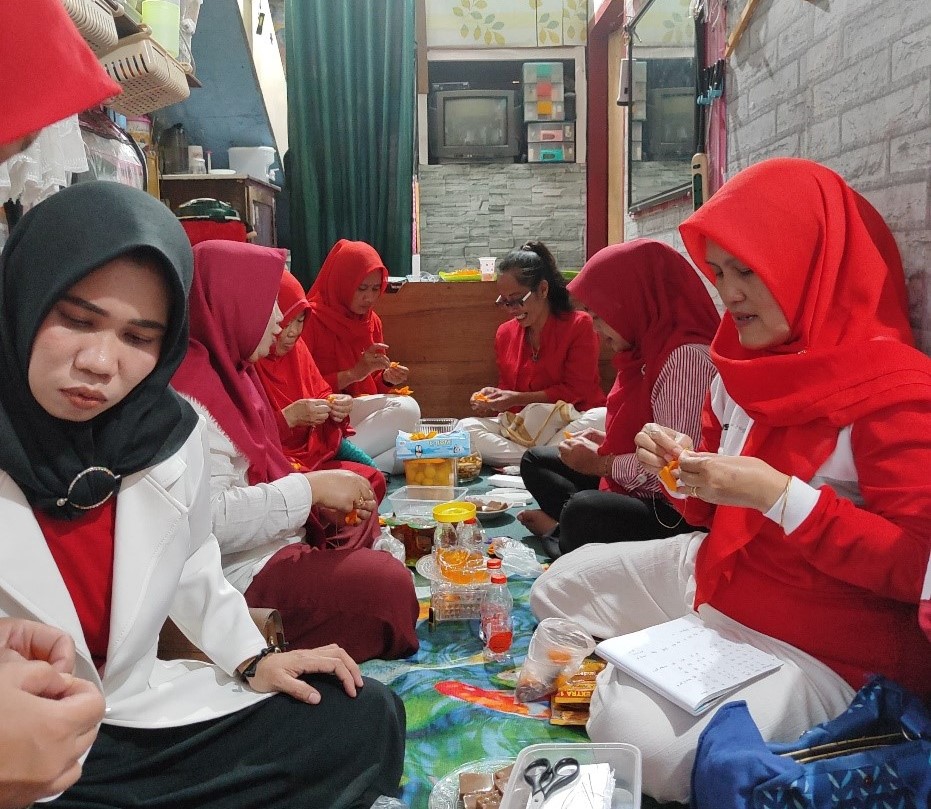 Kader Dasawisma RW.03 Kelurahan Sisir, Ikuti Kelas Kreatif  PMM 32 UMM 1