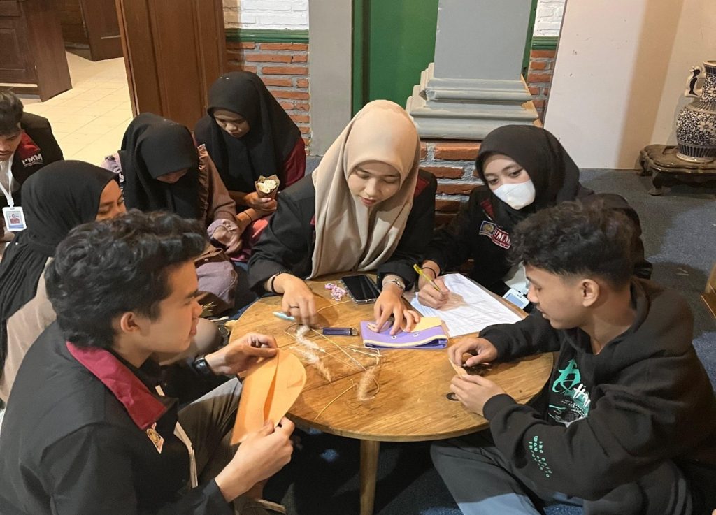 PMM 48 UMM Latih Digital Marketing Anak Panti Asuhan Akhlaqul Karimah Pasarkan Produk   1