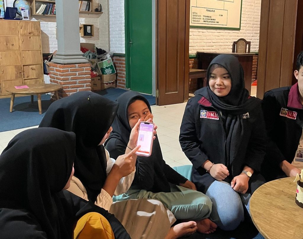 PMM 48 UMM Latih Digital Marketing Anak Panti Asuhan Akhlaqul Karimah Pasarkan Produk   2