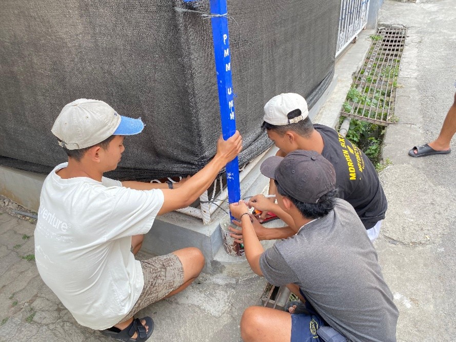 PMM 88 UMM Pasang Plakat RT Bersama Karang Taruna RW 02 Desa Sidomulyo, Untuk Meningkatkan Arah dan Keterampilan Organisasi 2