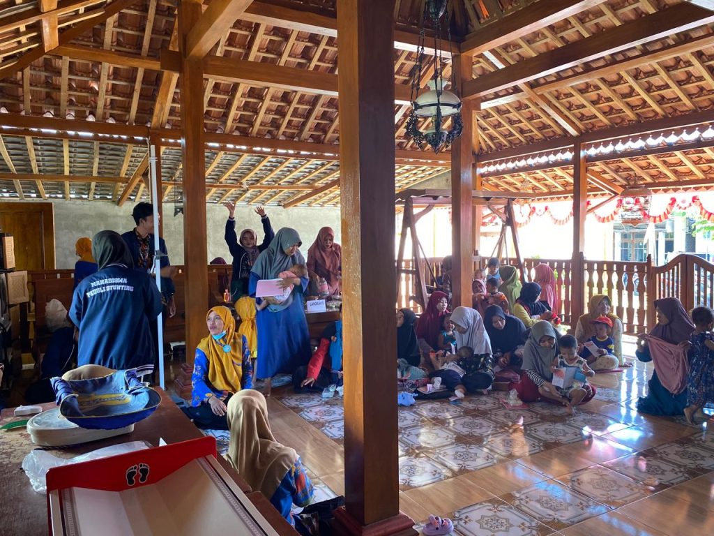 KKN Tematik UMLA Desa Balung Tawun Cegah Stunting Melalui Abon Lele-Pudding Kelor 1