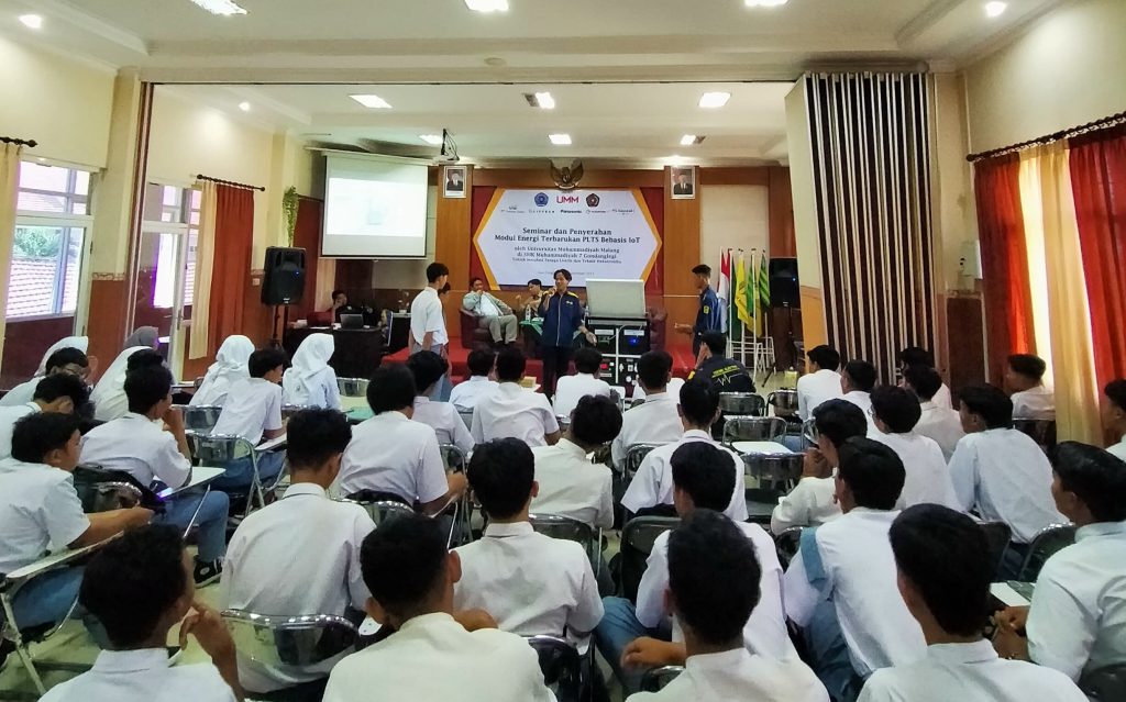 TITL-Mekatronika SMK Mutu Gondanglegi Seminar Energi Terbarukan-Penyerahan PLTS IoT UMM 1