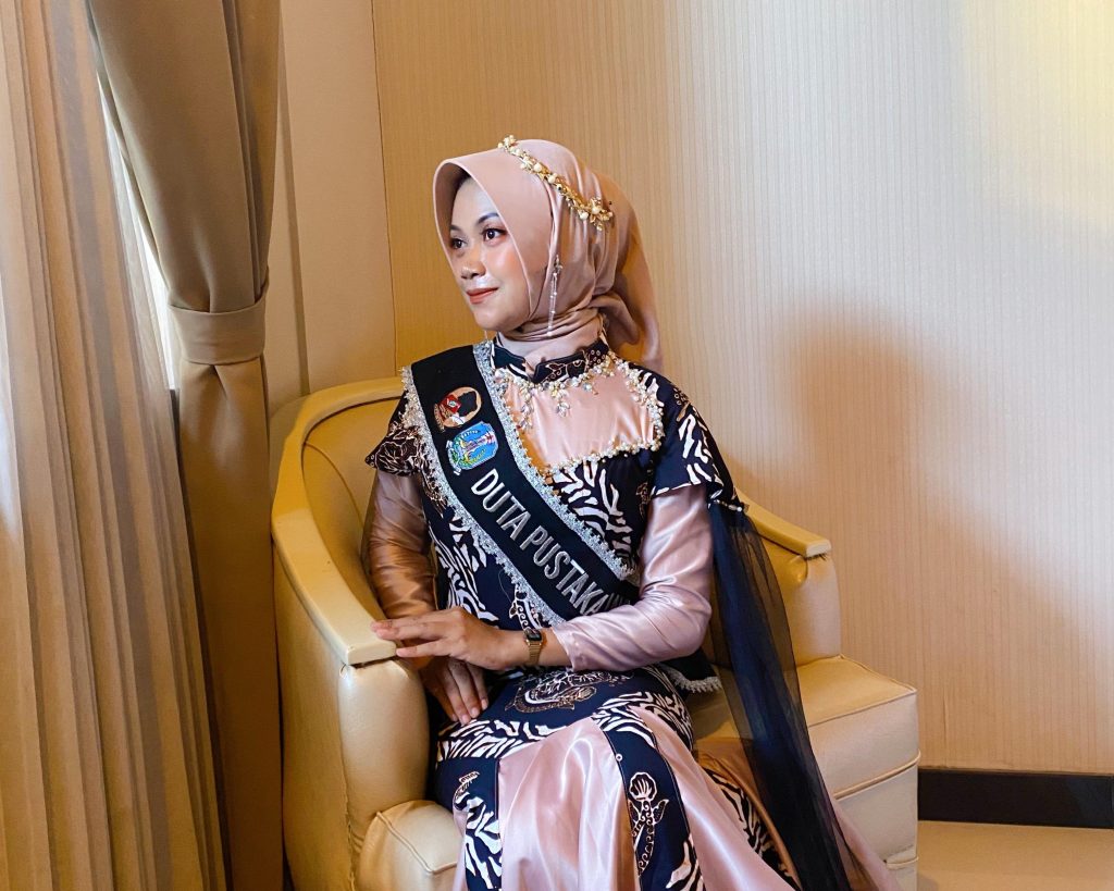 Diyah, Guru Ngaji-Arek PGSD UMLA Raih Top Finalis Duta Pustaka Putri Jawa Timur 1