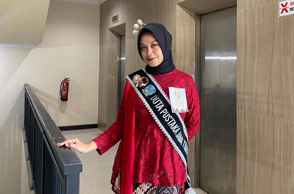 Diyah, Guru Ngaji-Arek PGSD UMLA Raih Top Finalis Duta Pustaka Putri Jawa Timur 2