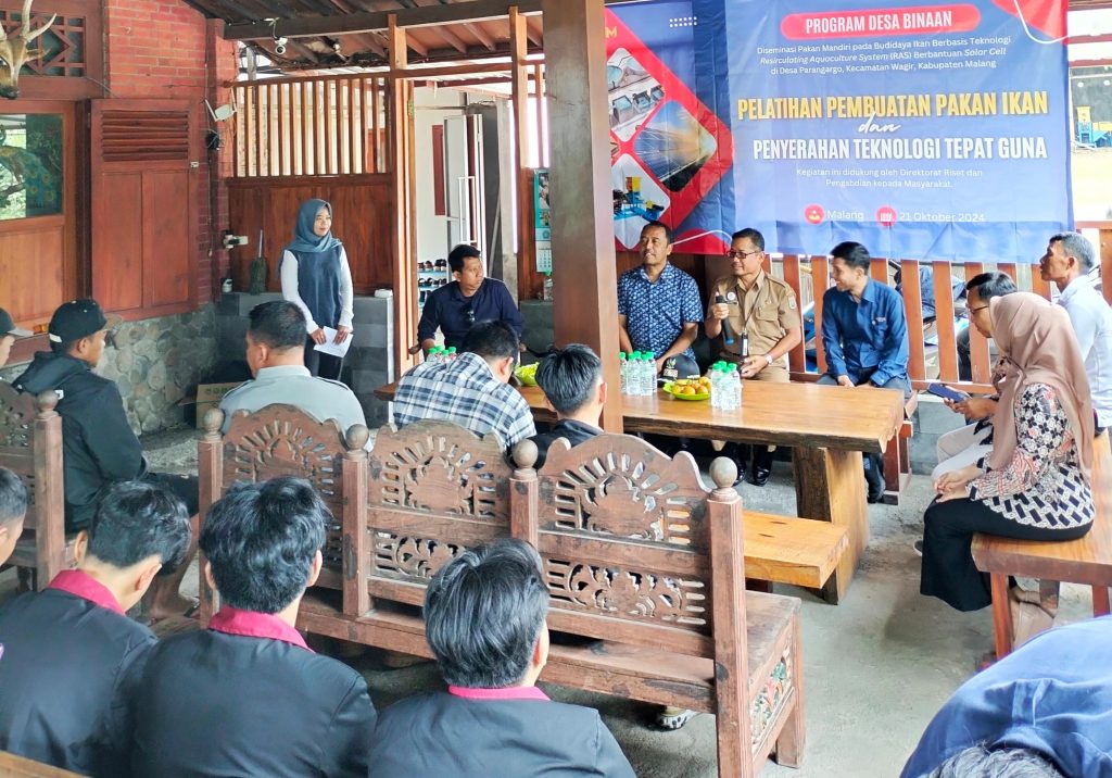 Tim PDB Latih Pembudidaya Ikan Parangargo Diseminasi Pakan Mandiri Berbasis RAS-Solar Cell 1