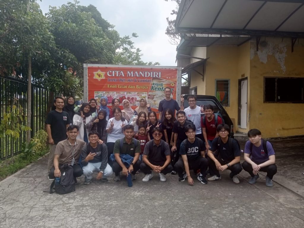 Kolaborasi Internasional, Mahasiswa PMM UMM-Politeknik Singapura Bantu Teknologi Green House Pengeringan Kripik Kentang 1 Kolaborasi Internasional, Mahasiswa PMM UMM-Politeknik Singapura Bantu Teknologi Green House Pengeringan Kripik Kentang 1