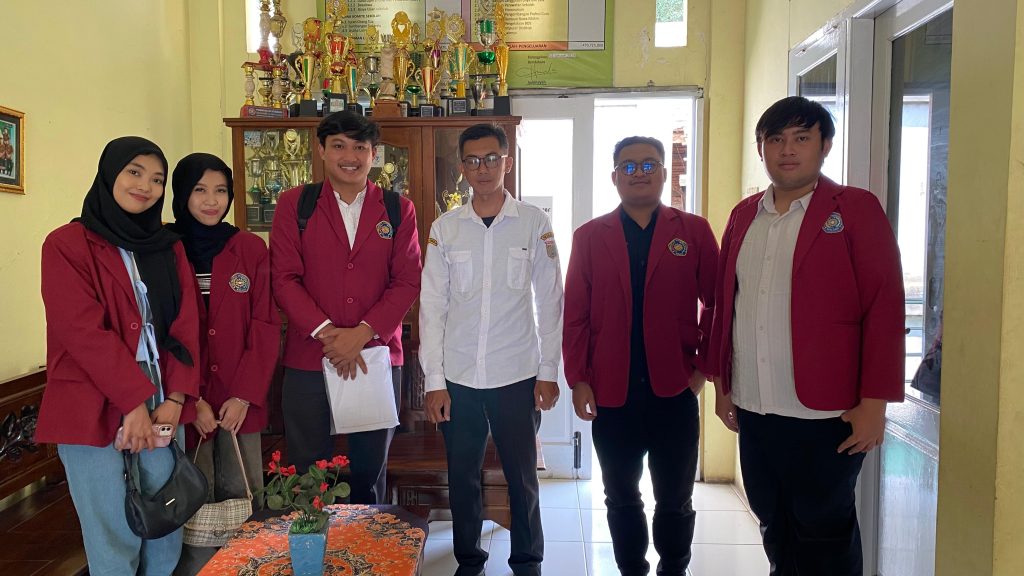 Mahasiswa Fakultas Hukum UMM Sosialisasi Anti Korupsi di SMP Islam Plus Karangploso 2