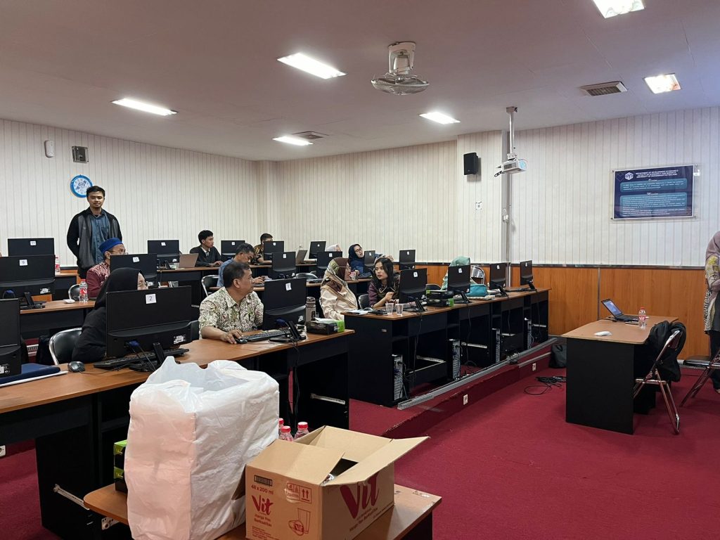 Gandeng BPS Kota Batu, Dosen EP UMM Pelatihan Alat Analisis Data 1