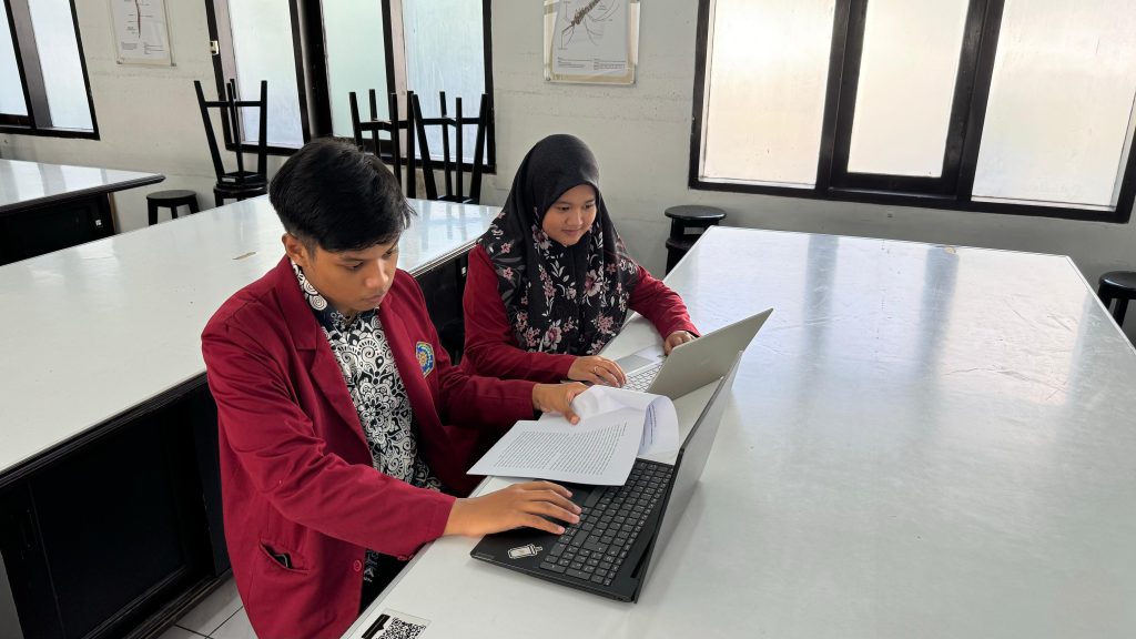 Juwita-Agung Cendekia Calon Dokter FK UMM Juara Nasional Esai 1